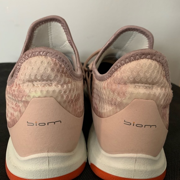 Ecco - Picture 3 of 5